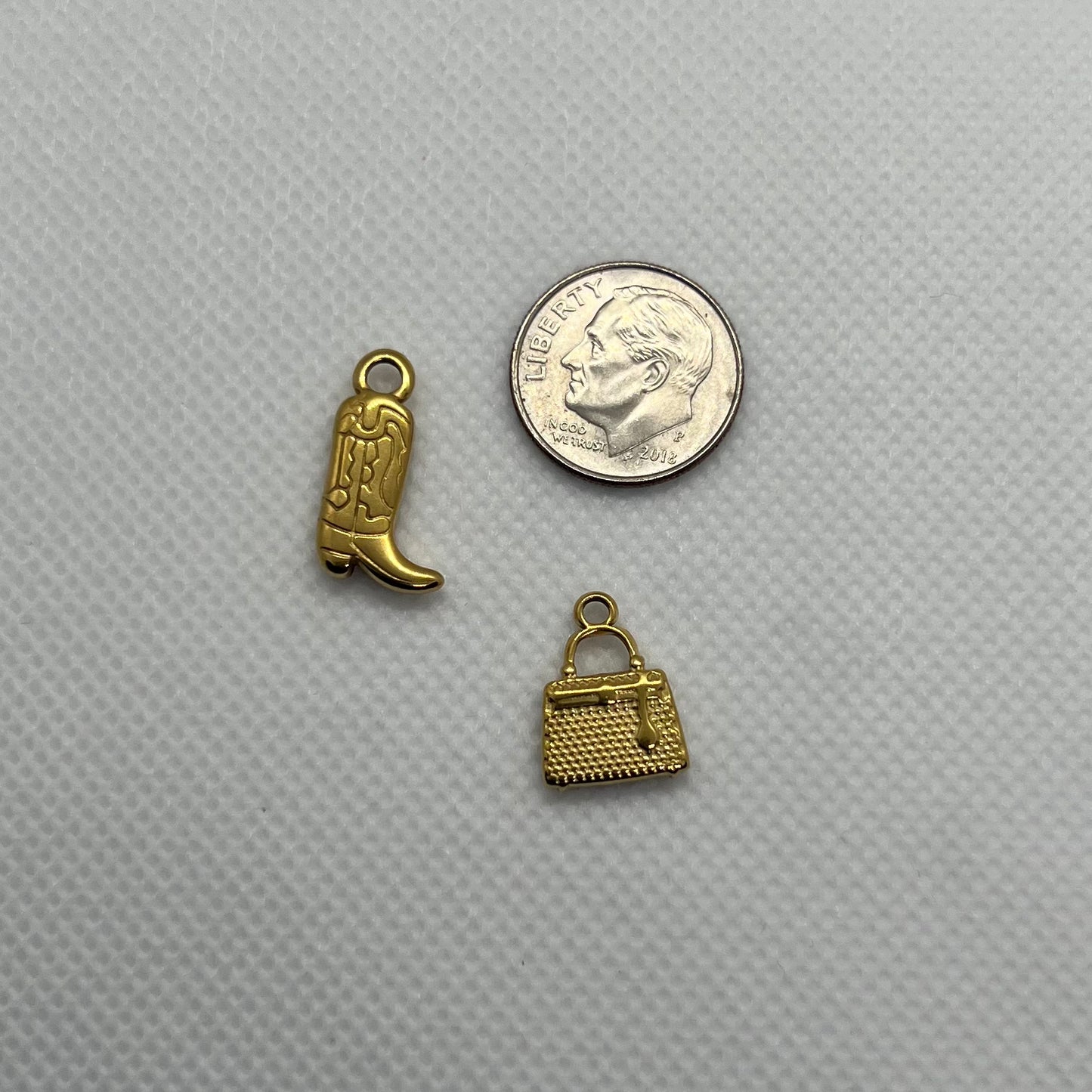 DRESS UP CHARM